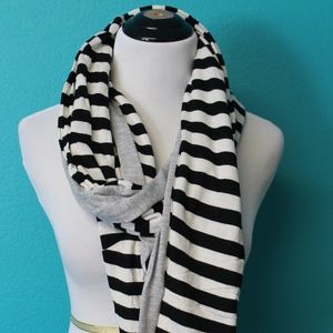 Reversible scarf
